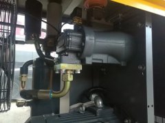 螺桿式空壓機主機向外噴油的原因分析及預防措施是什么？